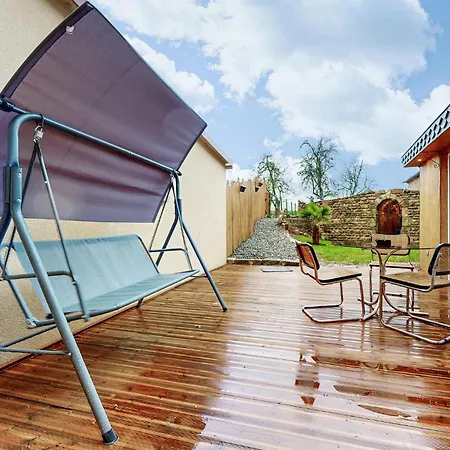 3 Bedroom Cozy In Le Vendin * Neuilly-le-Vendin