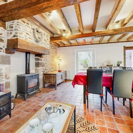 3 Bedroom Awesome In Le Vendin Feriehus Neuilly-le-Vendin