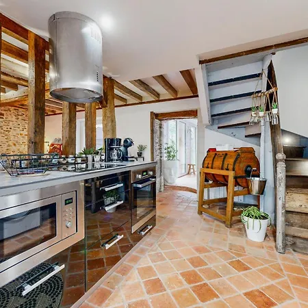 Lovely In Le Vendin With Wi-fi Neuilly-le-Vendin