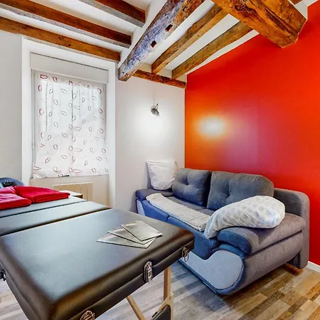 3 Bedroom Awesome In Le Vendin Feriehus Neuilly-le-Vendin