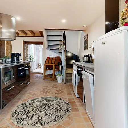 Lovely In Le Vendin With Wi-fi Holiday home Neuilly-le-Vendin