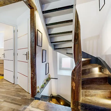 3 Bedroom Awesome In Le Vendin Feriehus Neuilly-le-Vendin